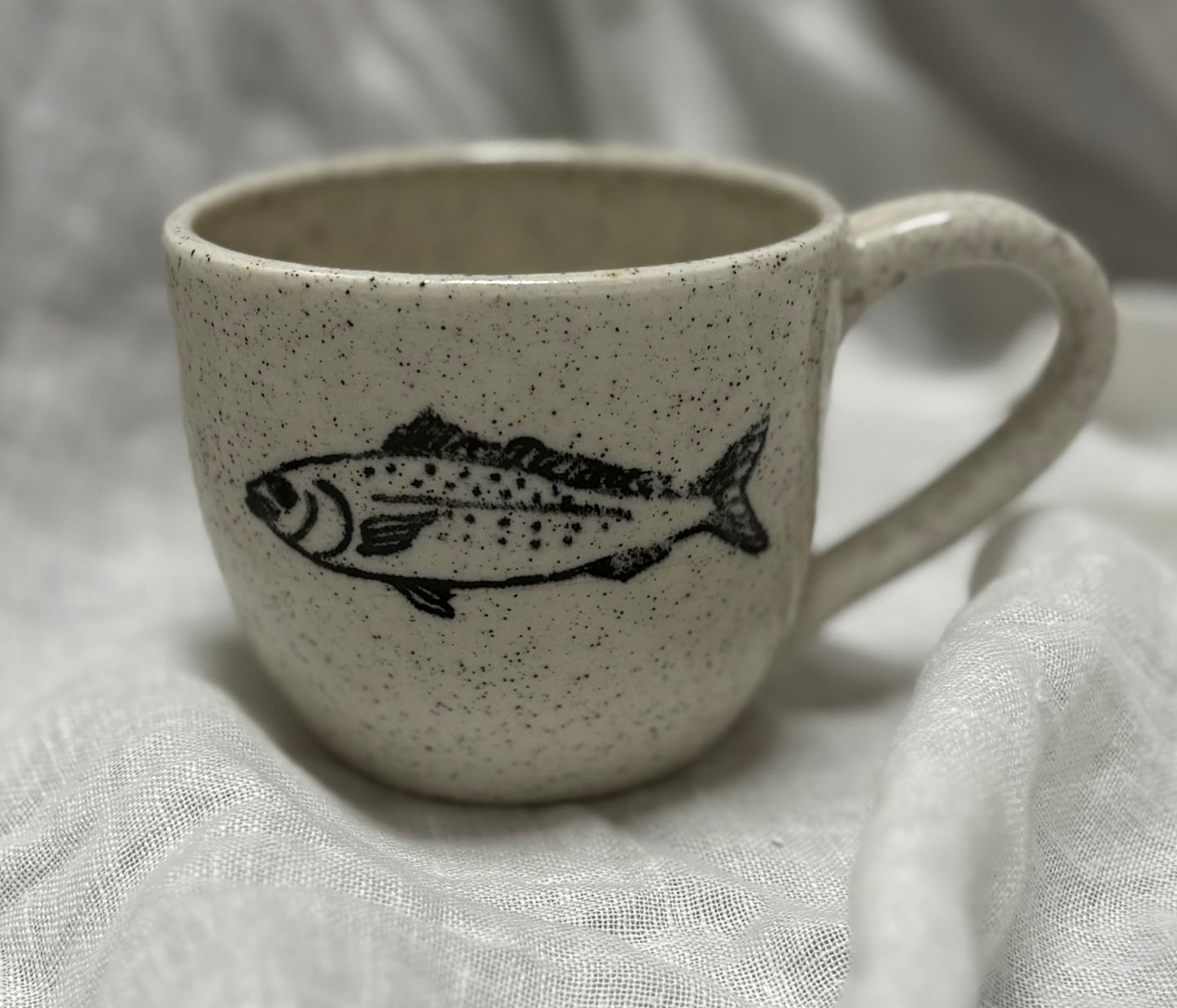 Fish mug - black
